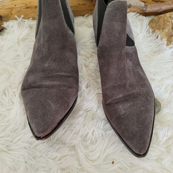 37bfce7c-1a09-47cc-acee-  Marc Fisher gray suede chucka boots
